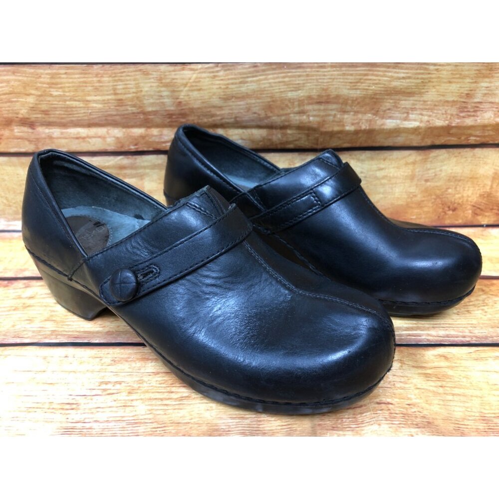 Dansko SOLSTICE Womens 40 / 9.5-10 Black Leather Button Strap Clogs  (k6b2)